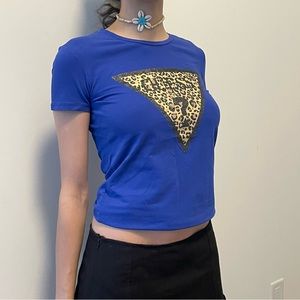 Y2K guess tshirt in a gorgeous blue color with a cute leopard detail